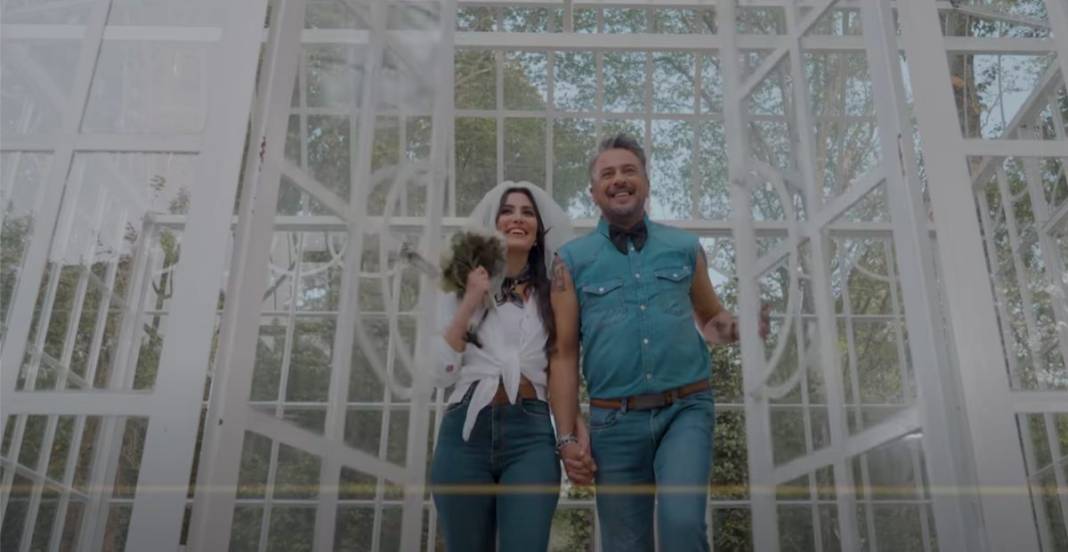 Emre Altuğ evlendi denmişti! Meğer durum bambaşkaymış: Aslında o damatlığı... 5